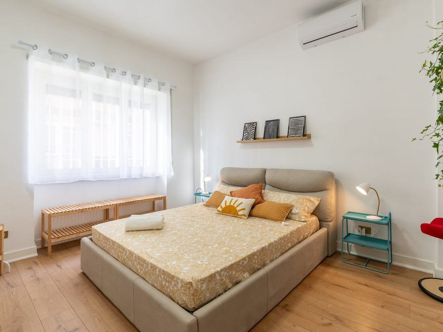 Camera da letto di un appartamento nel quartiere Battistini