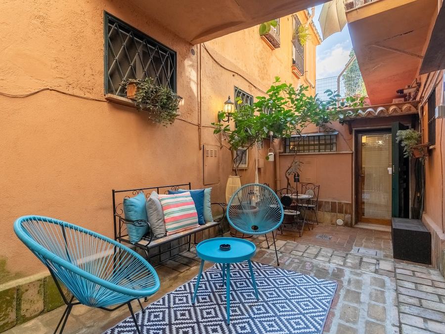 Patio nel verde di un appartamento a Trastevere